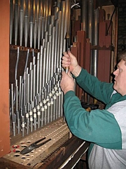 renovation de l'orgue de Rougemont (17)